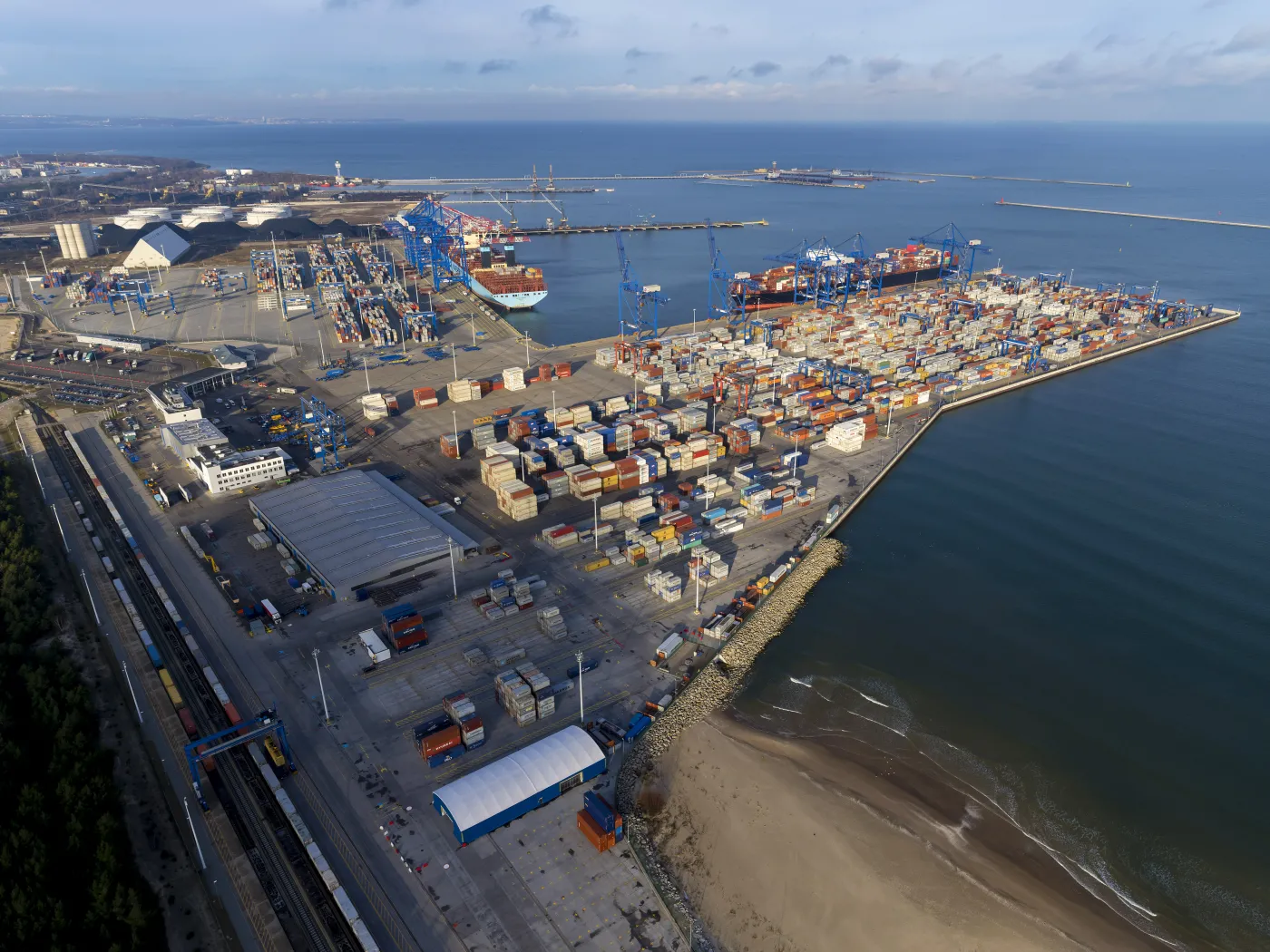 Port w Gdańsku podpisał umowę o współpracy z 11 światowymi portami. "Chodzi o wymianę danych"