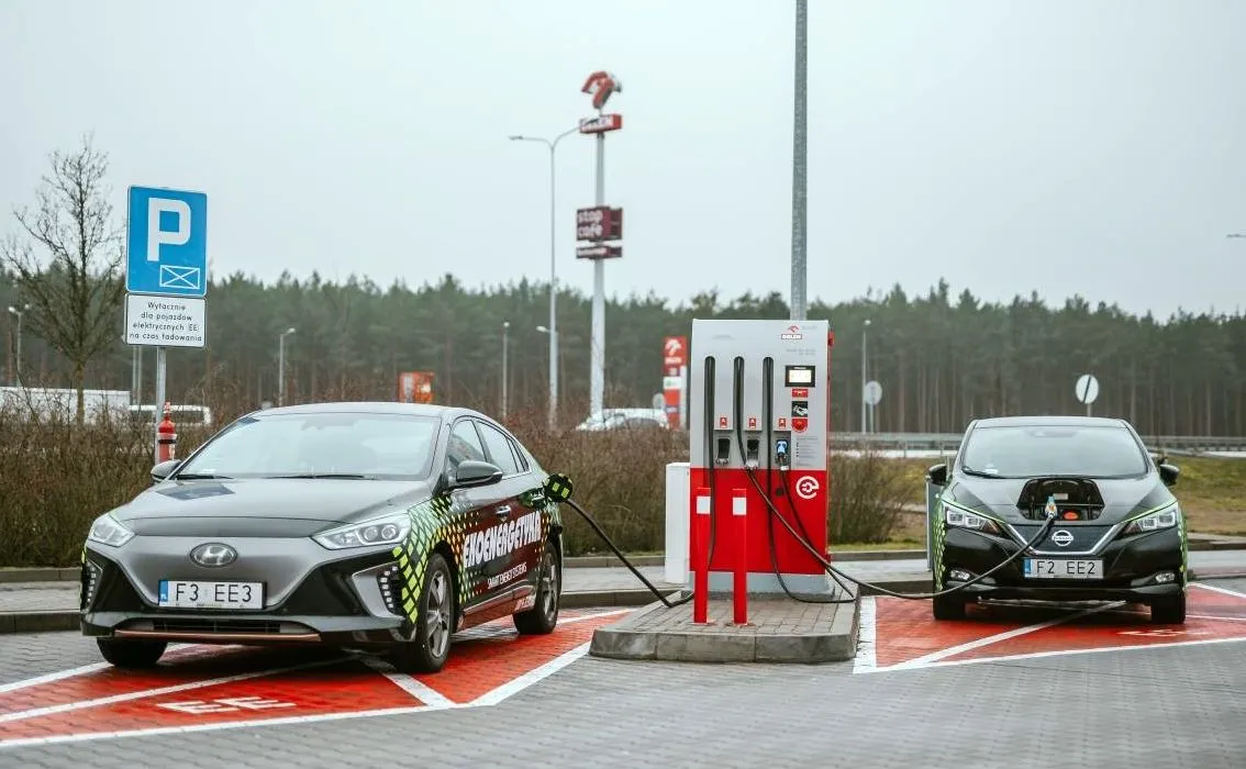 Orlen ma już niemal 400 stacji ładowania elektryków i szykuje zmiany
