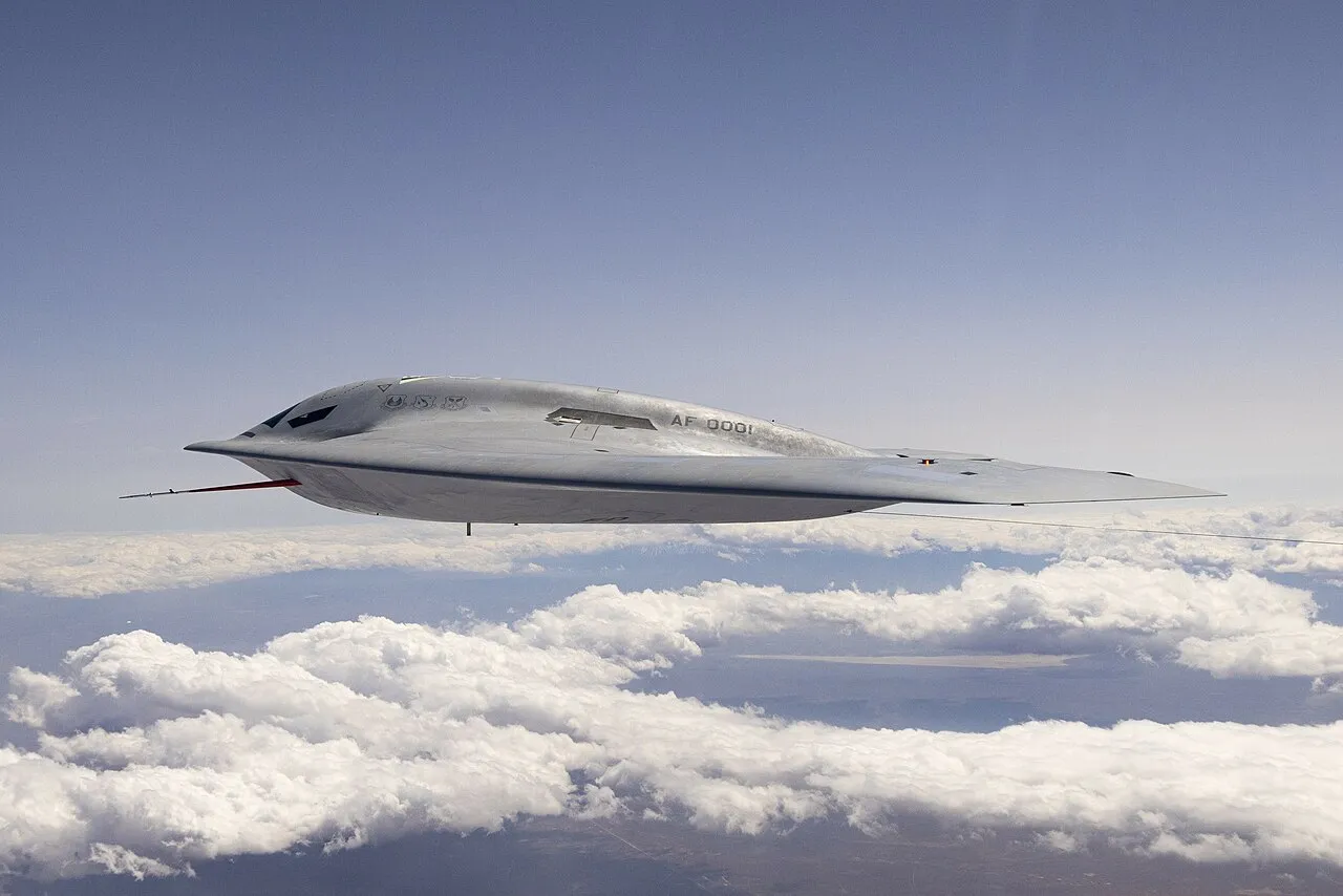 B-21 Raider w locie w 2024 roku.