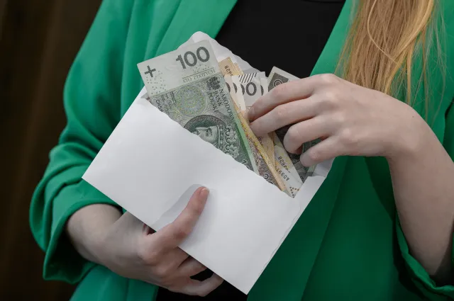 Pieniądze w prezencie dla dziecka na komunię. Czy to się może skończyć w sądzie?
