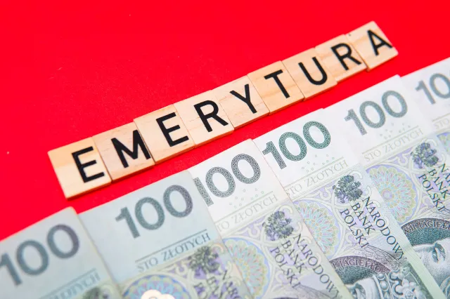Kiedy wypłaty 13. emerytury? Te osoby dostaną je jako pierwsze