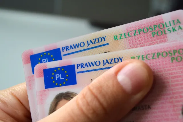 Coraz więcej 17-latków na kursach prawa jazdy. Uprawnienia do kierowania autem można uzyskać wcześniej
