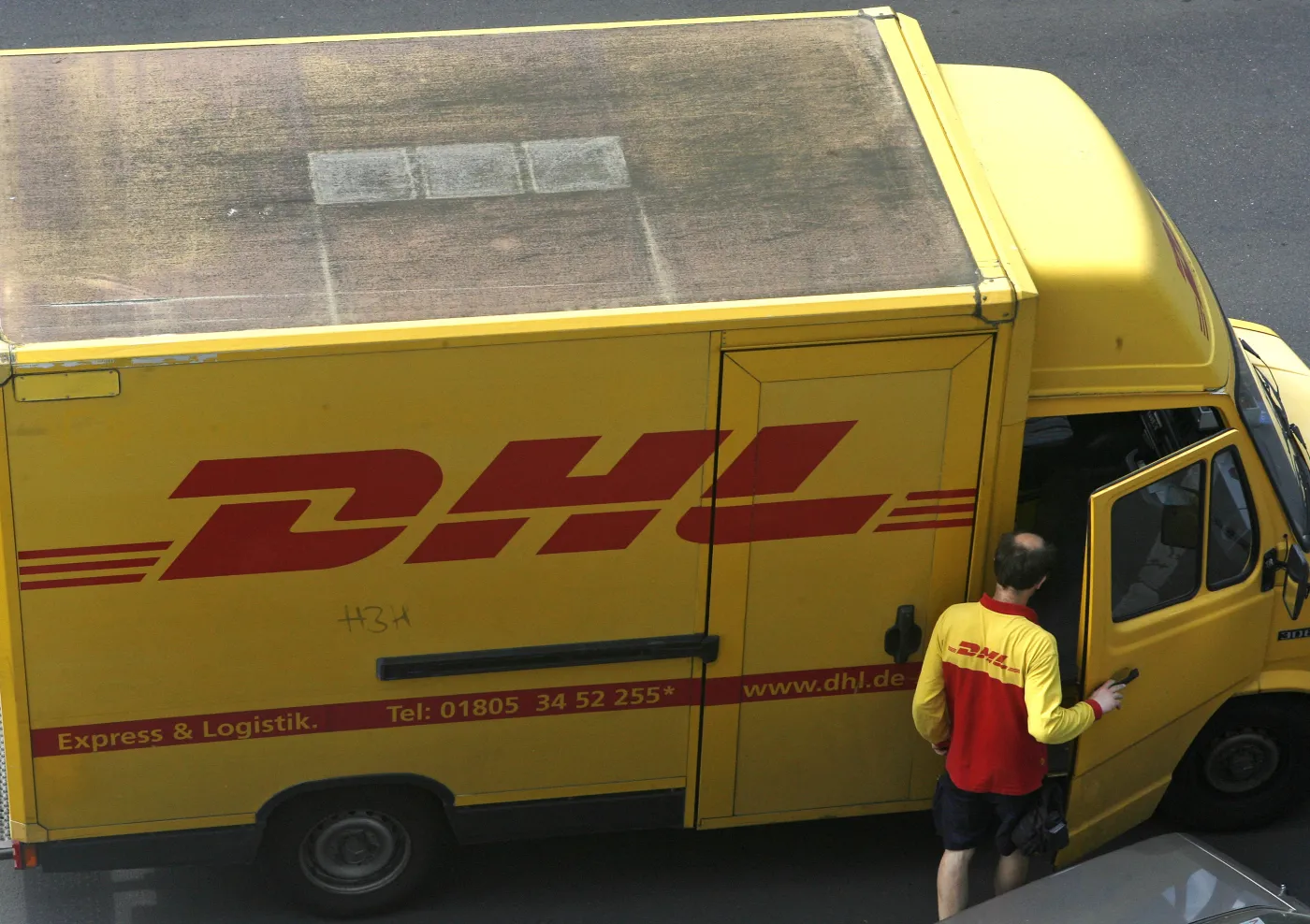 Lotniska sparaliżowane przez pył wulkaniczny a poczty i kurierzy pracuja pełną parą