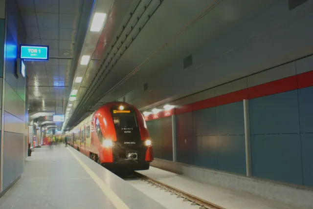 Euro 2012: Tusk przetestował szybkie połączenie kolejowe Stadion-Okęcie