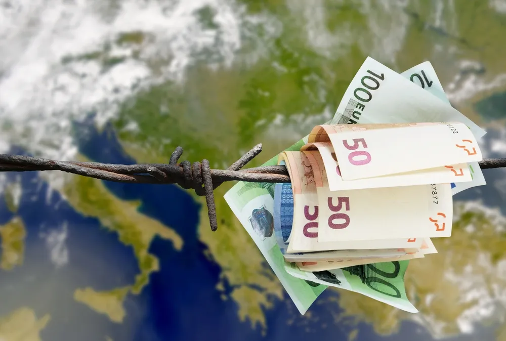 Dramatyczne próby utrzymania euro. Południe Europy uzależni się od pomocy?