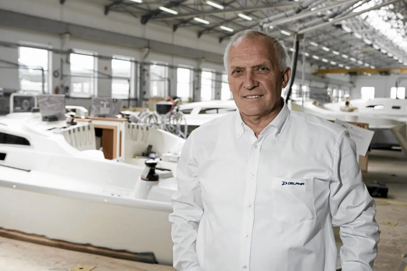 Stocznia jachtowa Delphia Yachts . Jeden z właścicieli przedsiębiorstwa Wojciech Kot