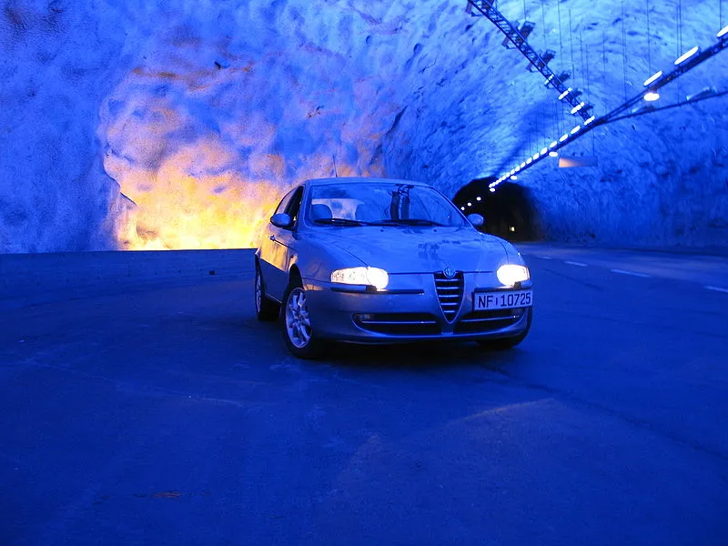 1643360-alfa-romeo-w-tunelu-laerdal-autor.jpg