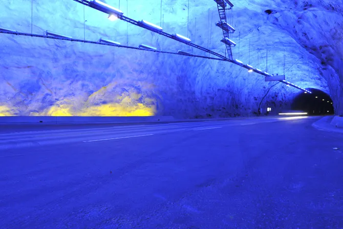 1643303-tunel-laerdal-w-norwegii-autor.jpg