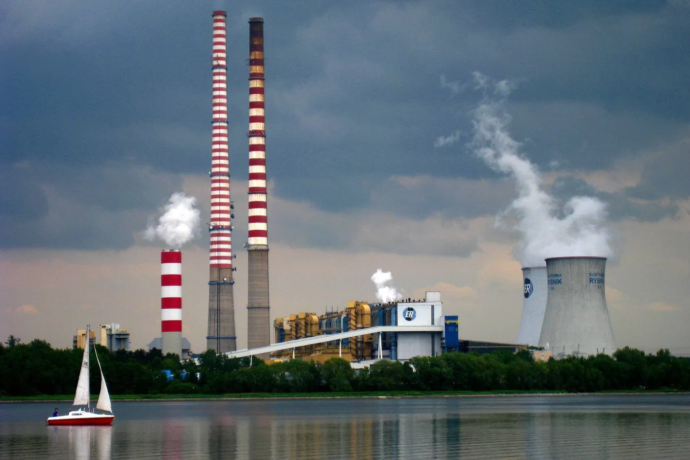 Widok na elektrownię w Rybniku. Fot. MARCIN TOMALKA / AGENCJA GAZETA 