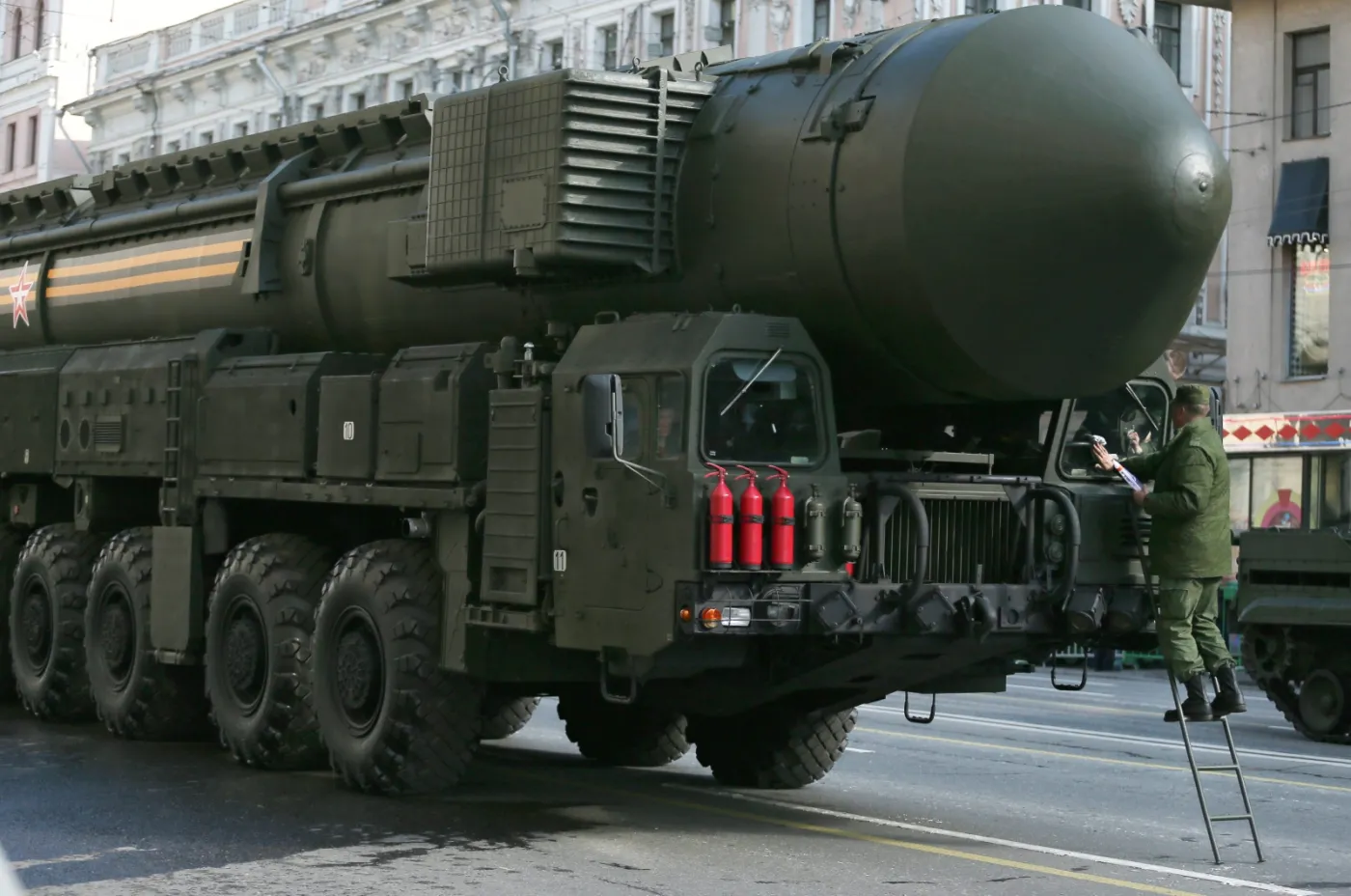 1774350-rosyjscy-zolnierze-przygotowuja.jpg