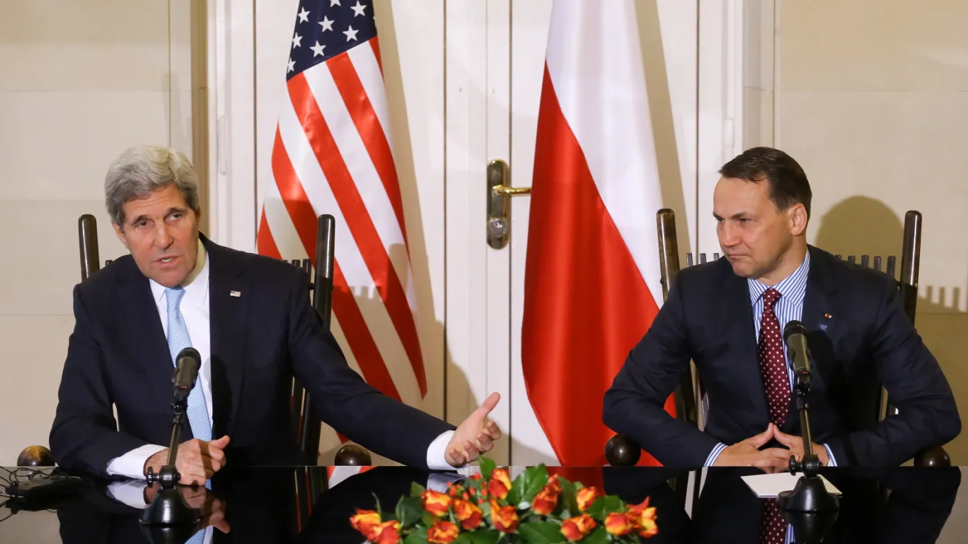 1806165-radoslaw-sikorski-i-john-kerry.jpg