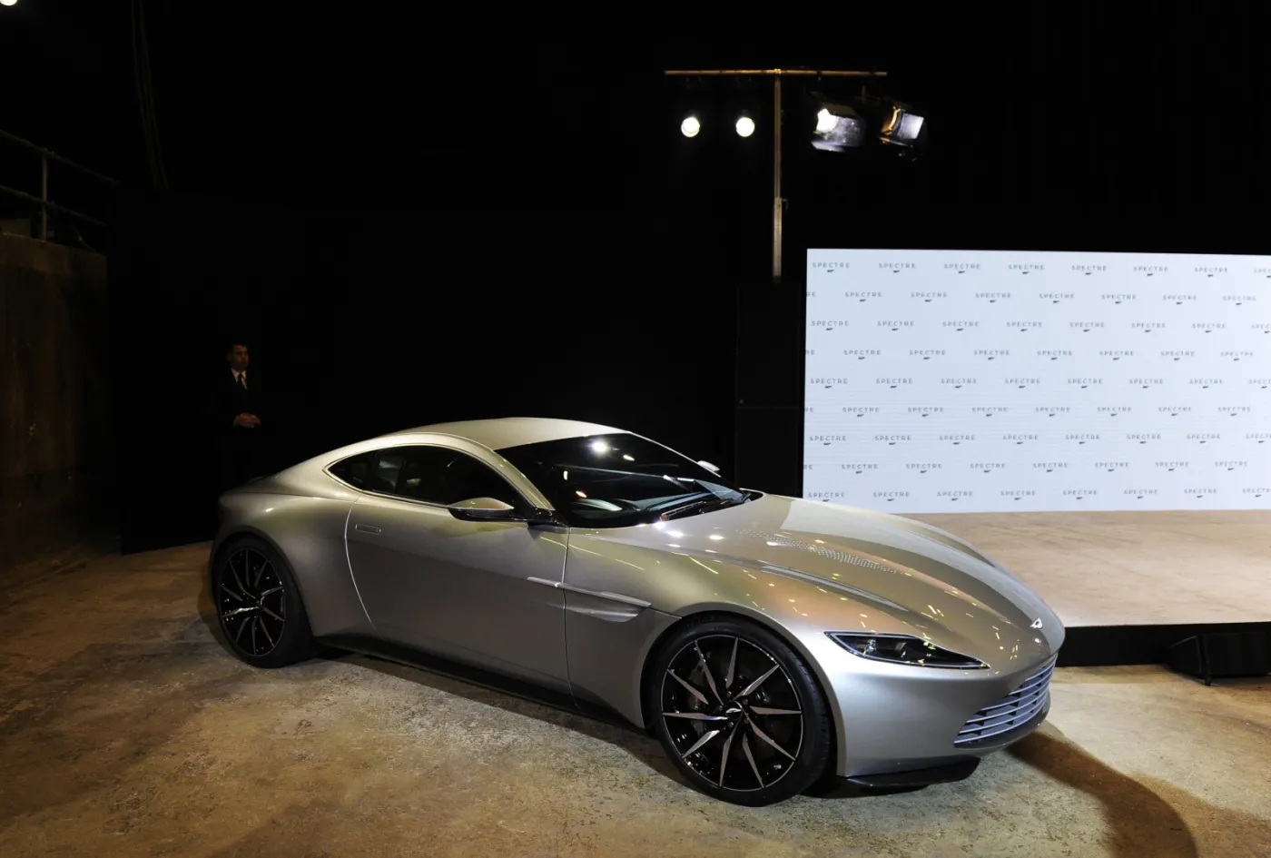 2013862-aston-martin-db10-nowy-samochog.jpg