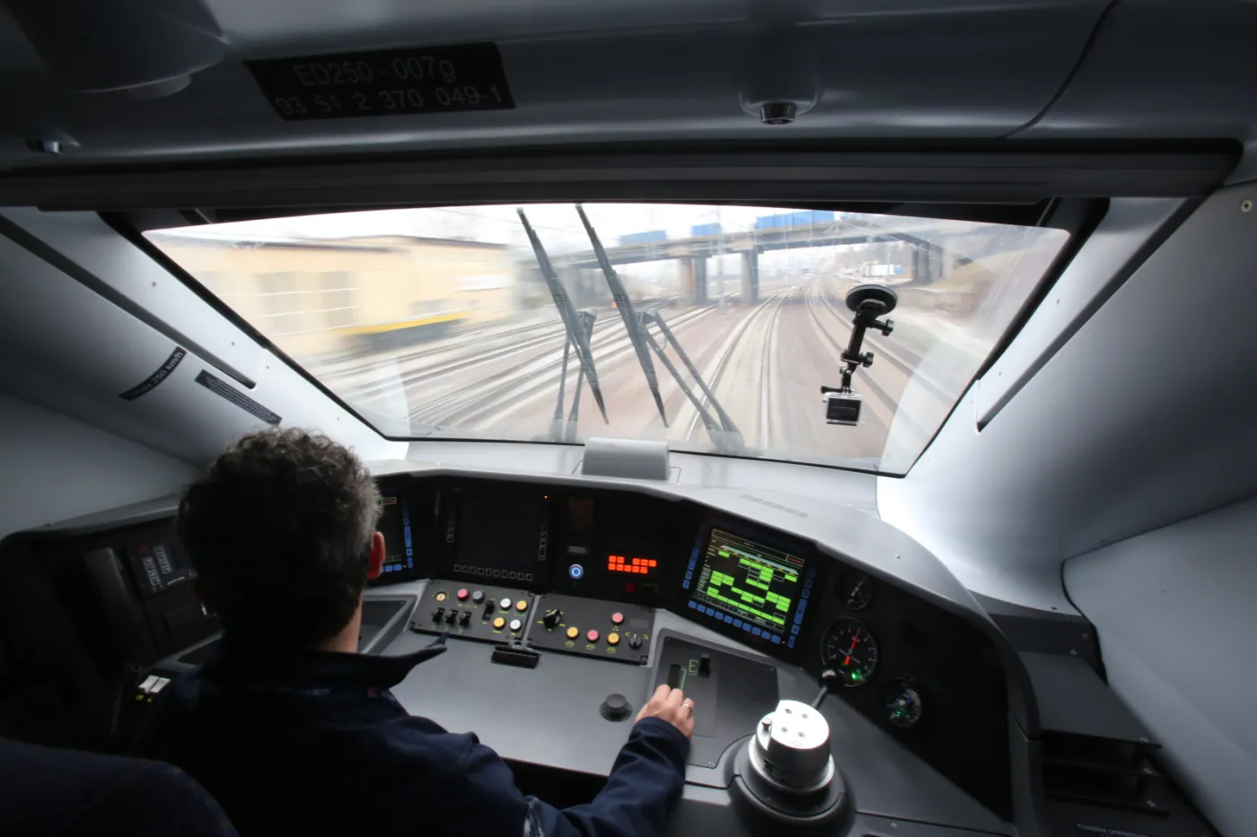 2014070-maszynista-w-pociagu-pendolino.jpg