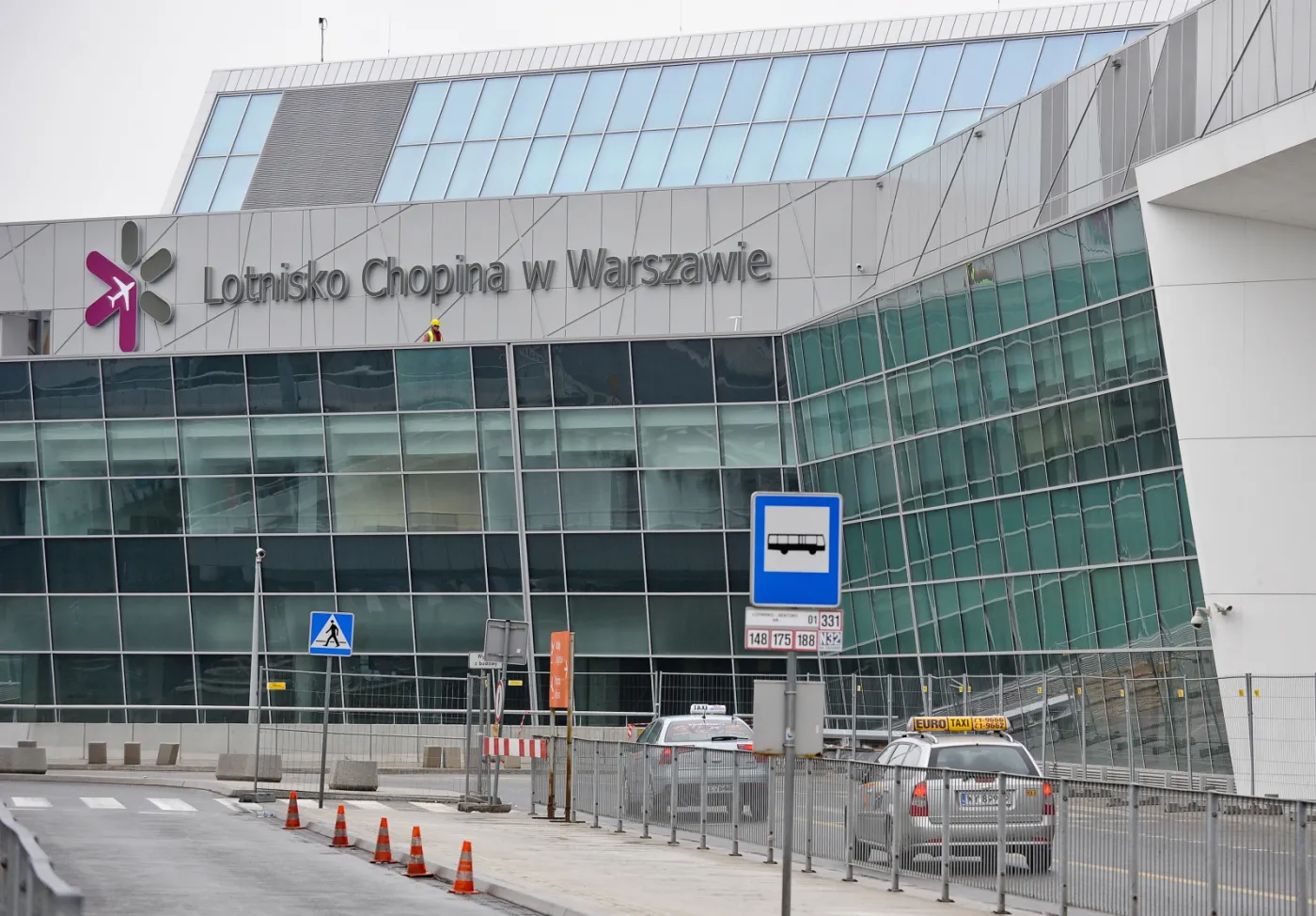 2062177-zmodernizowana-czesc-terminala.jpg