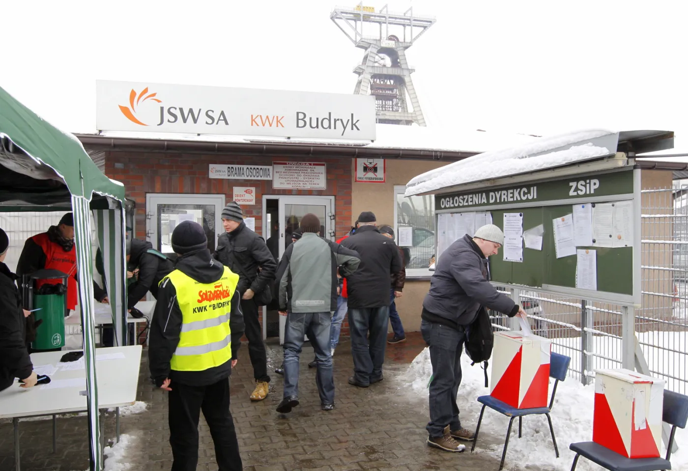 W kopalniach JSW trwa referendum strajkowe. Średnie zarobki: 8,4 tys. zł