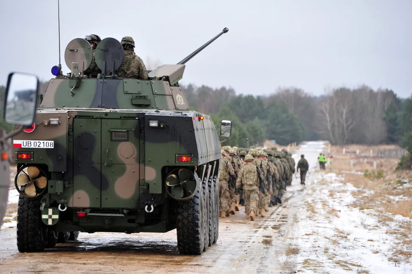 2074998-amerykanskie-wozy-bojowe-stryker.jpg