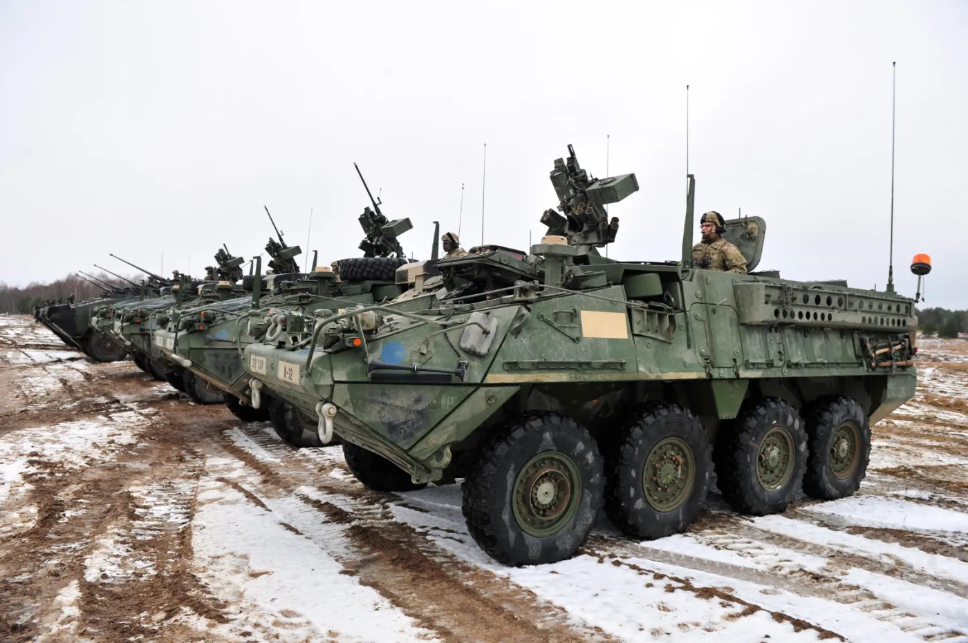 2074902-amerykanskie-wozy-bojowe-stryker.jpg