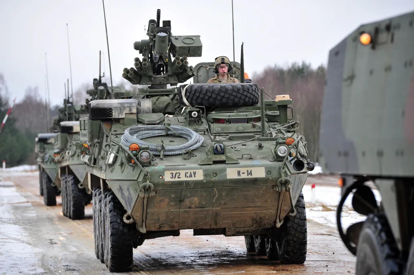 2075014-amerykanskie-wozy-bojowe-stryker.jpg