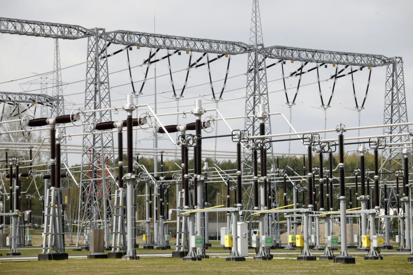 2158490-stacja-elektroenergetyczna-400.jpg