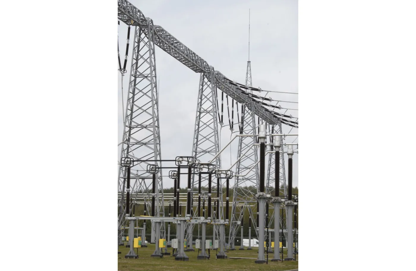 2158538-stacja-elektroenergetyczna-400.jpg