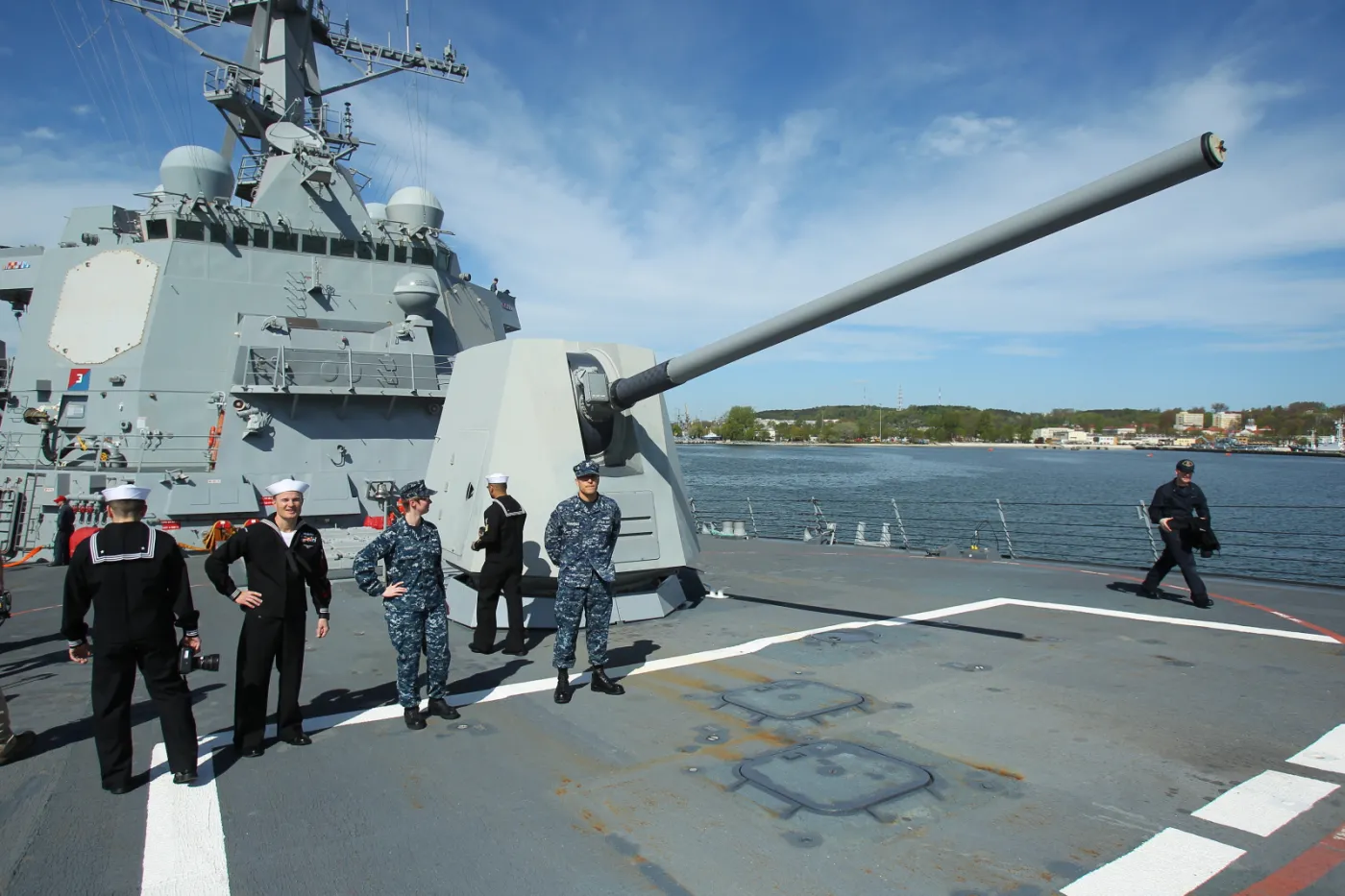 2169753-amerykanski-niszczyciel-rakietowy.jpg