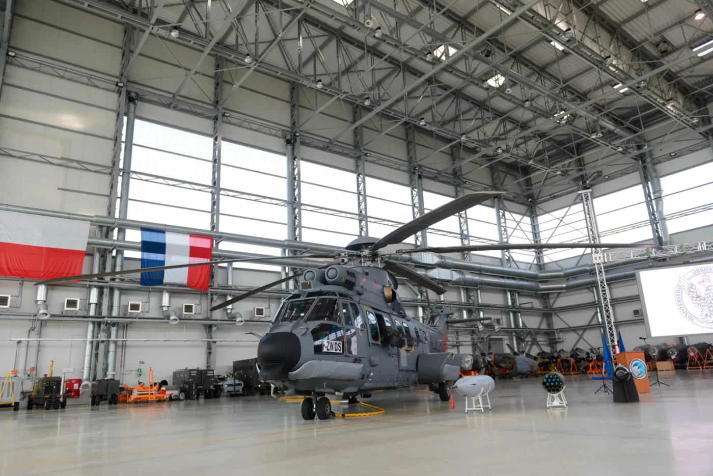 2179063-smiglowiec-ec-725-caracal-w-33.jpg