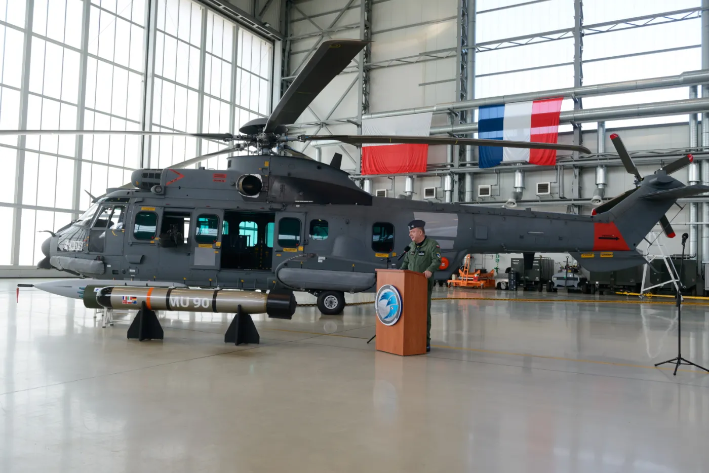 2179143-smiglowiec-ec-725-caracal-w-33.jpg
