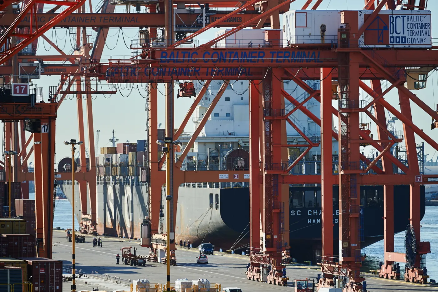 2205959-kontenerowiec-msc-charleston-w.jpg