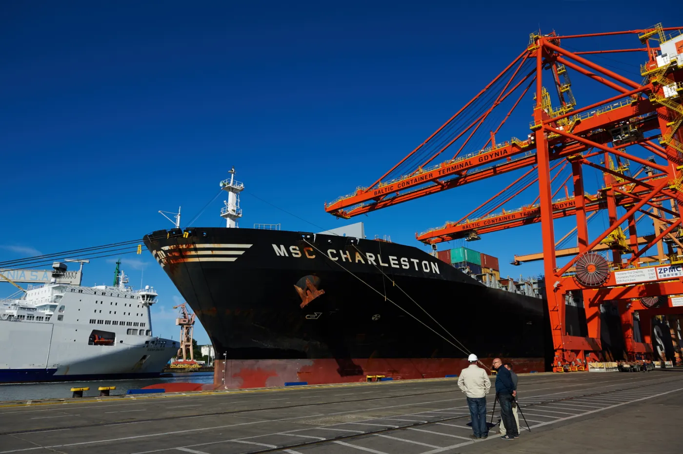 2205975-kontenerowiec-msc-charleston-w.jpg