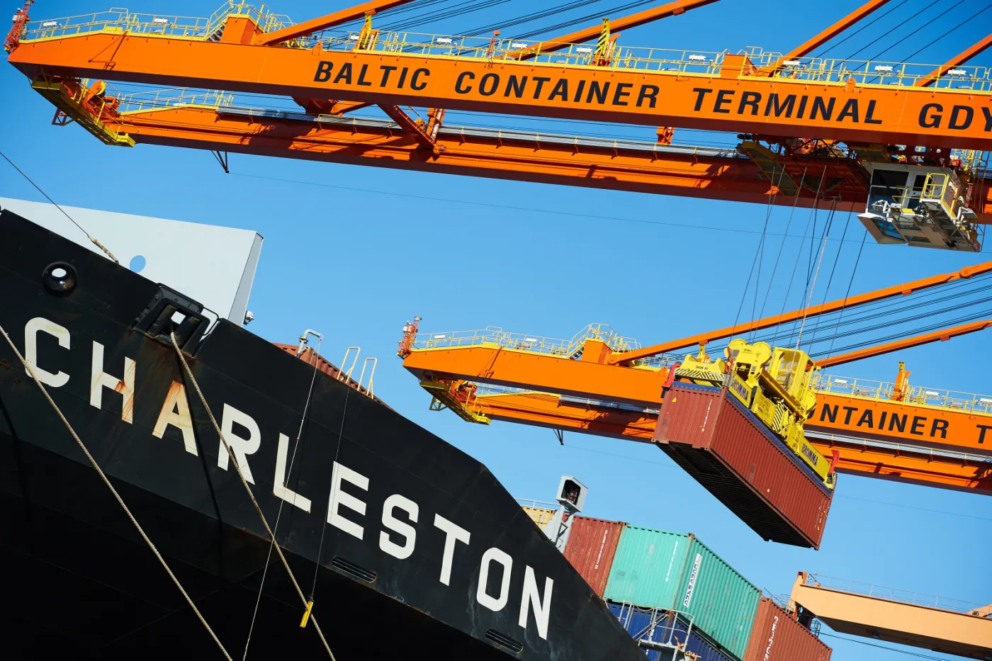 2205991-kontenerowiec-msc-charleston-w.jpg