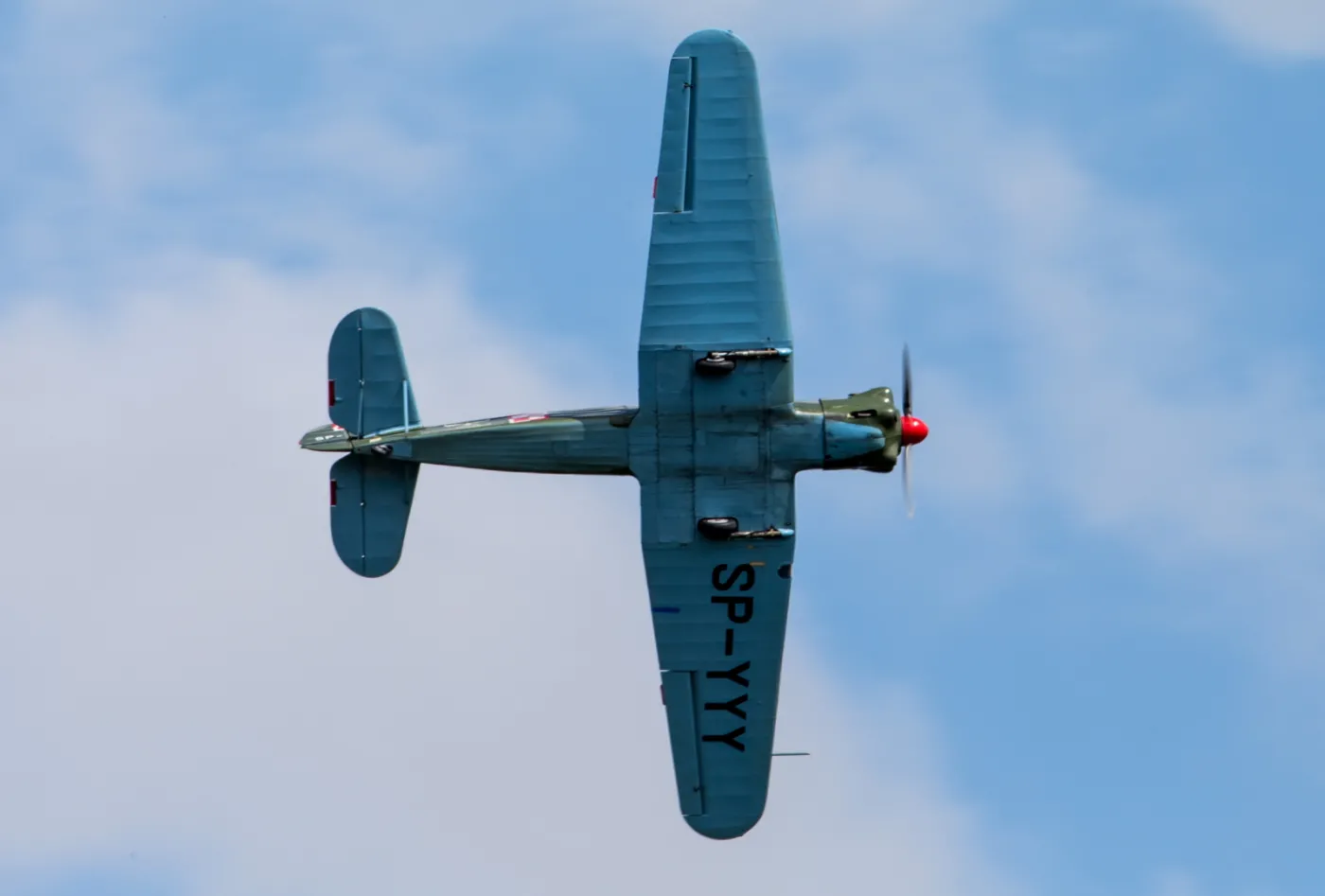 2223705-samolot-jak-18-20-bm-w-deblinie.jpg
