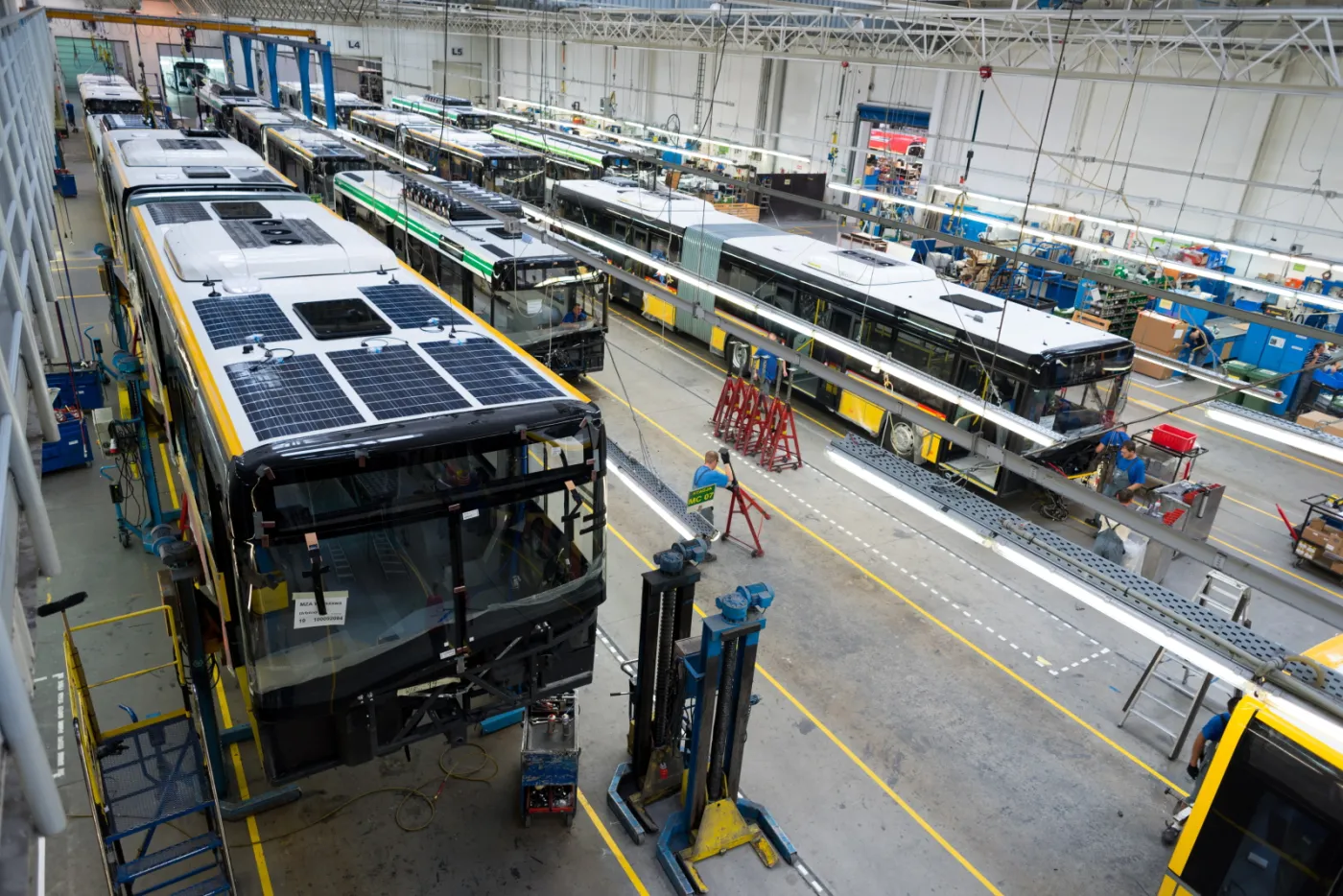 2284062-w-fabryce-firmy-solaris-bus-coach.jpg
