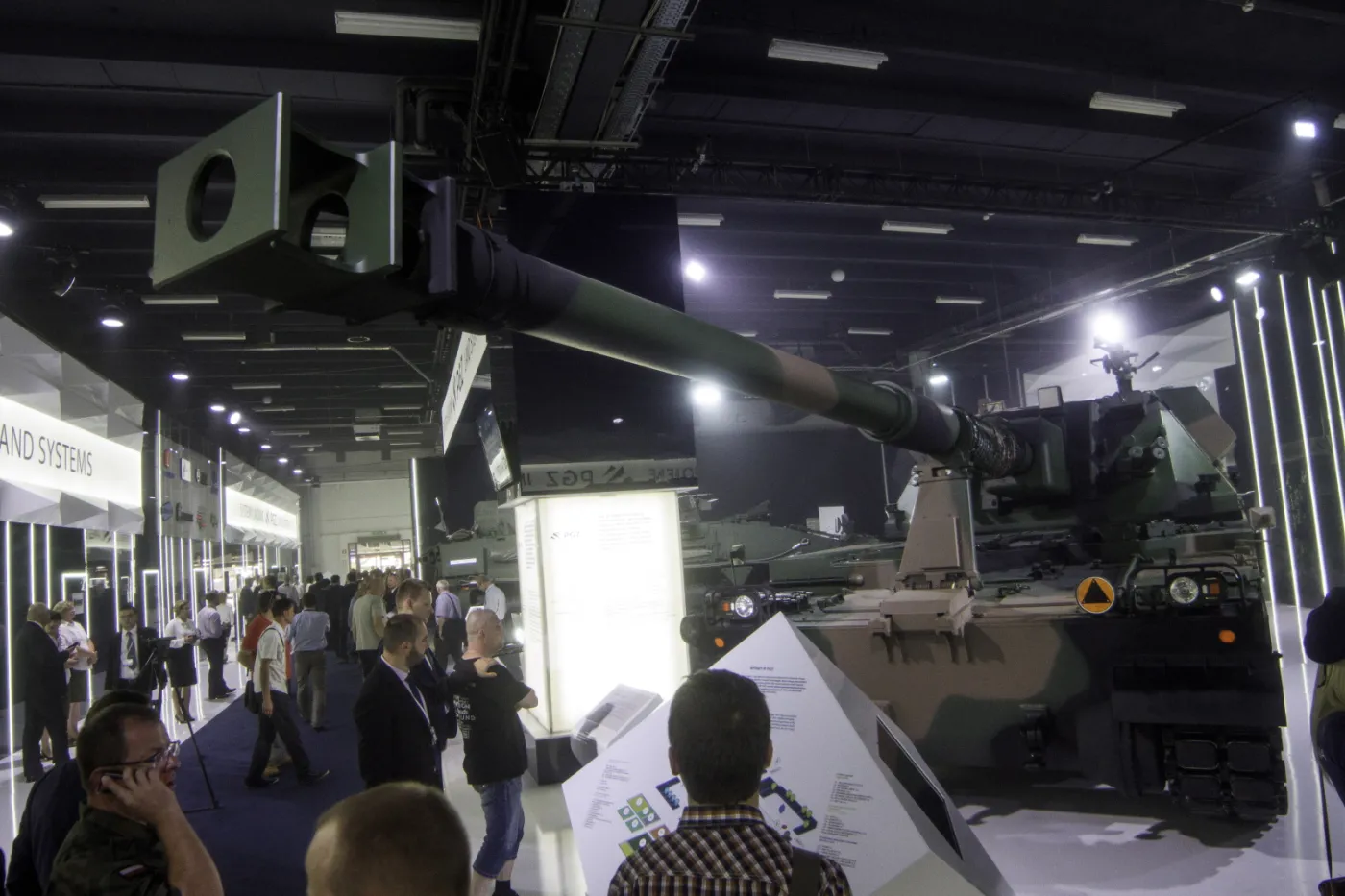 2293411-armatohaubica-kalibru-155-mm-krab.jpg