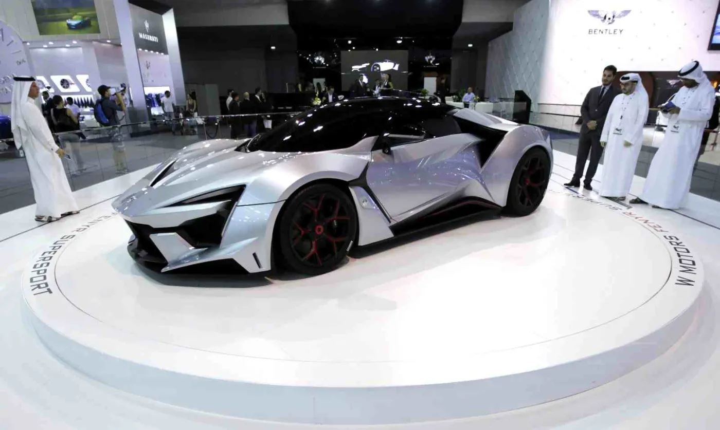 Targi motoryzacyjne w Dubaju, na zdjęciu Fenyr Supersport - najnowszy model auta koncernu W Motors EPA/ALI HAIDER Dostawca: PAP/EPA.