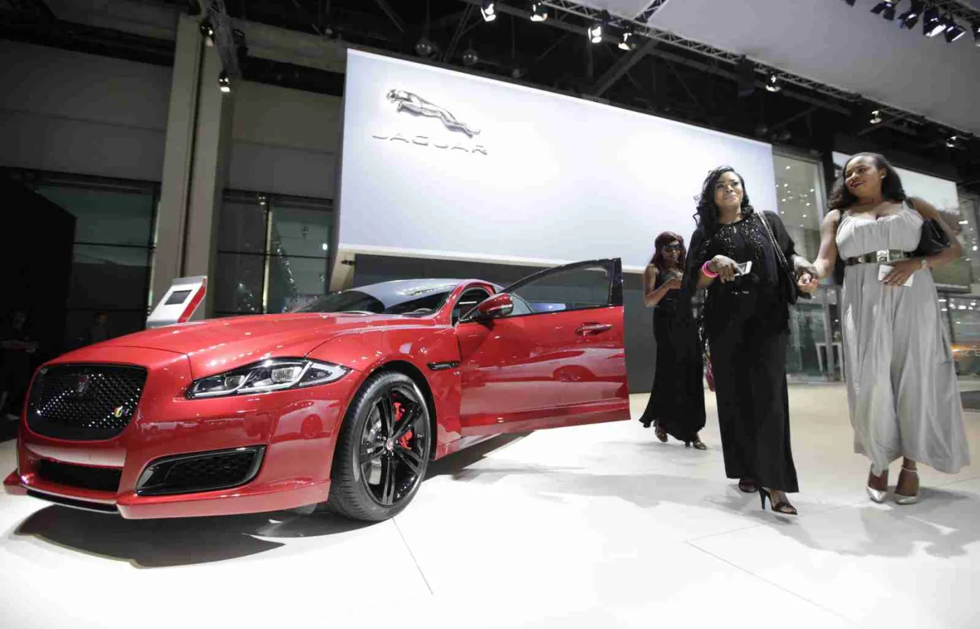 2372860-dubai-international-motor-show.jpg