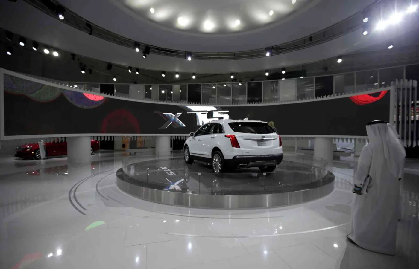 2372828-dubai-international-motor-show.jpg