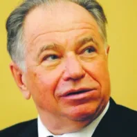 Jacek Kseń wieloletni prezes WBK, jeden z twórców nowoczesnej bankowości w Polsce. Wcześniej pracował w Banku Handlowym oraz we francuskich CIC Lyonnaise de Banque i Crédit Agricole. Od 2007 r. prowadzi własną firmę doradczą