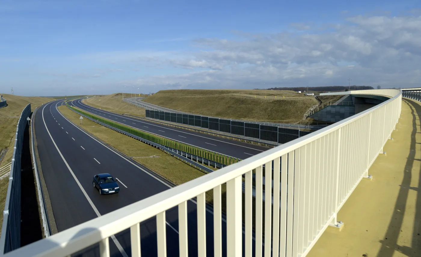 2471178-odcinek-autostrady-a4-w-okolicach.jpg
