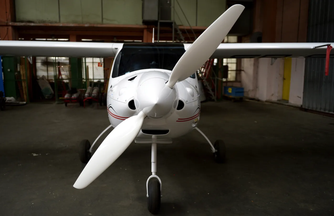 2477281-dron-na-platformie-ultralekkiego.jpg