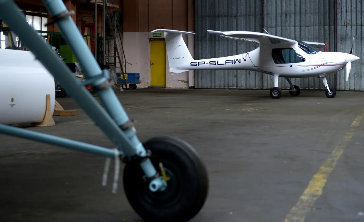 2477233-dron-na-platformie-ultralekkiego.jpg