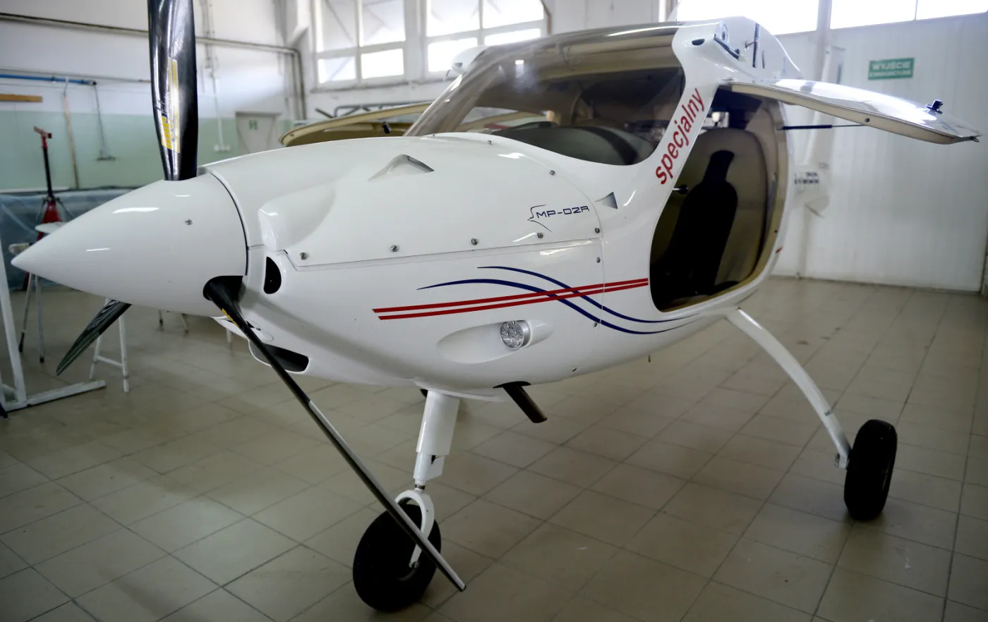 2477313-dron-na-platformie-ultralekkiego.jpg