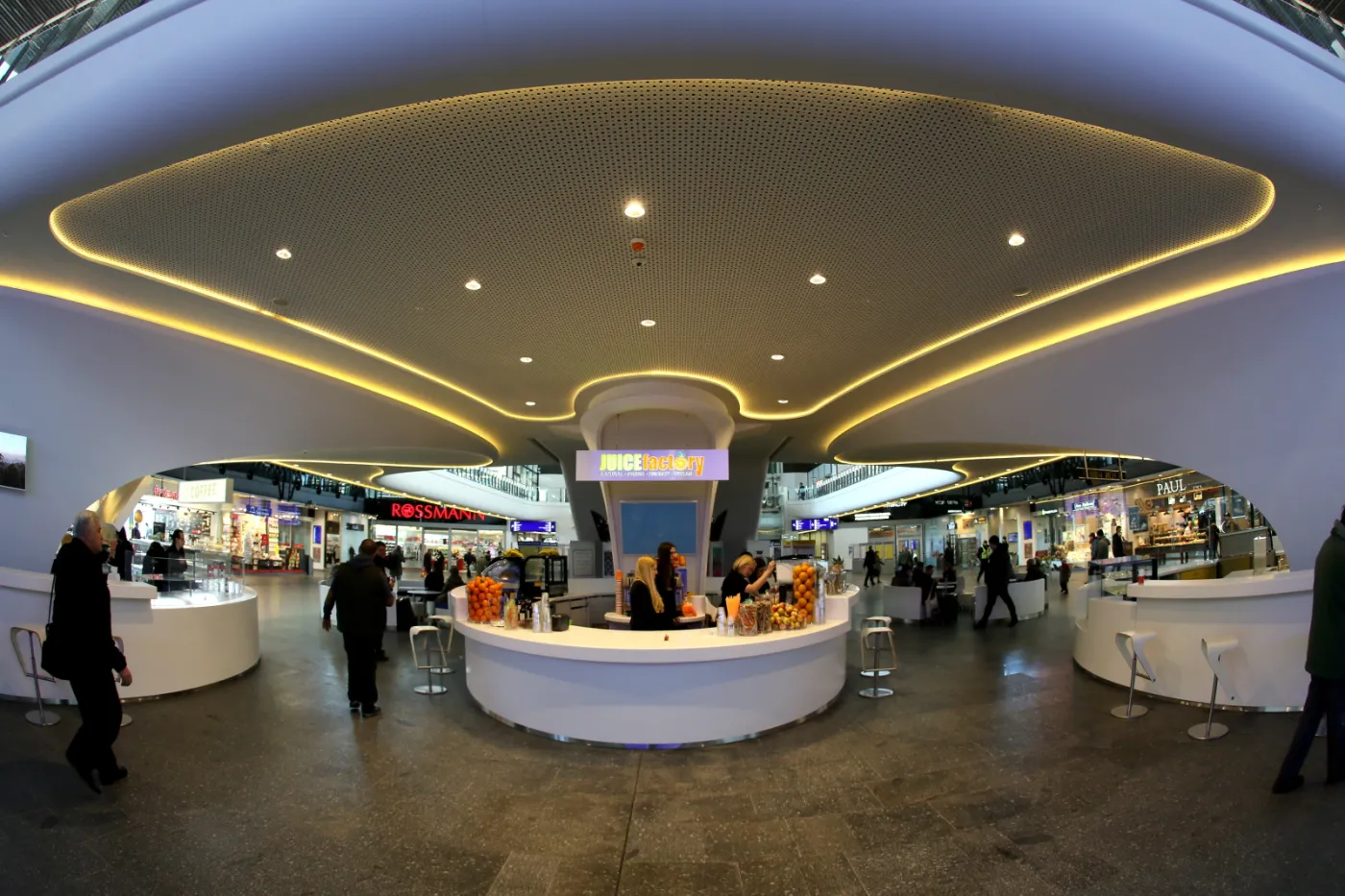 2498491-antresola-w-hali-glownej-dworca.jpg