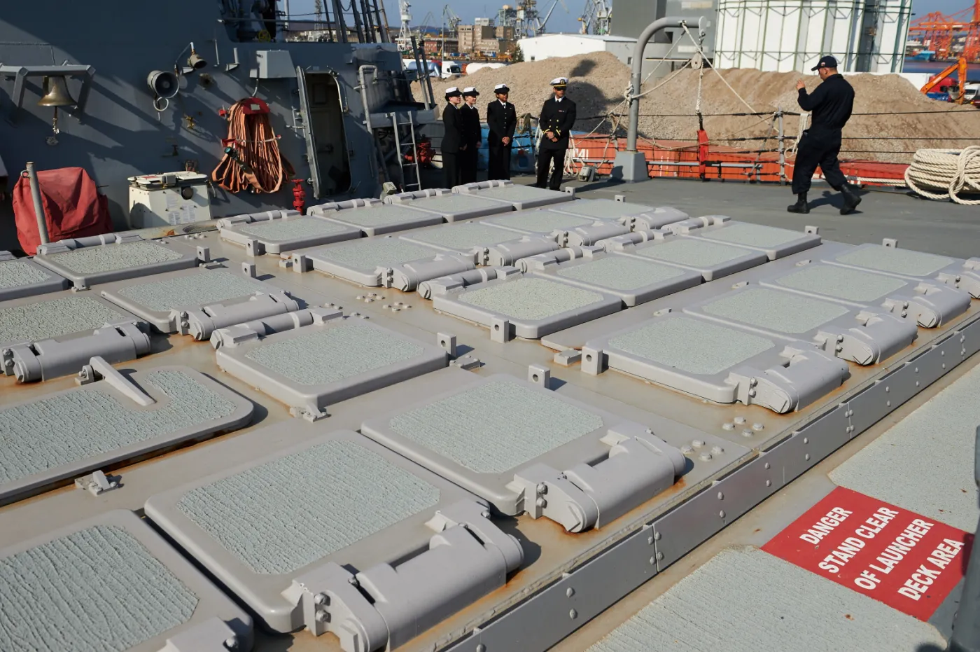 2512886-wyrzutnie-rakiet-systemu-vls-na.jpg