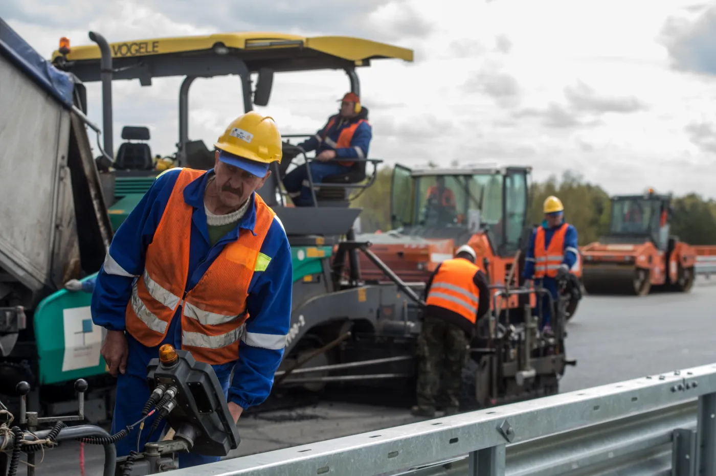 2521398-budowa-autostrady-a1-na-odcinku.jpg