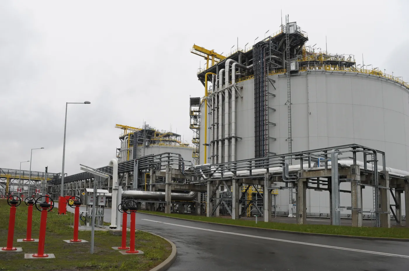 2531347-terminal-lng-w-swinoujsciu-fot.jpg