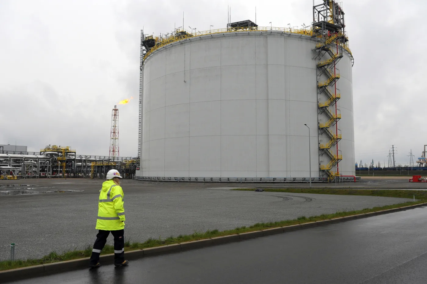 2531363-terminal-lng-w-swinoujsciu-fot.jpg