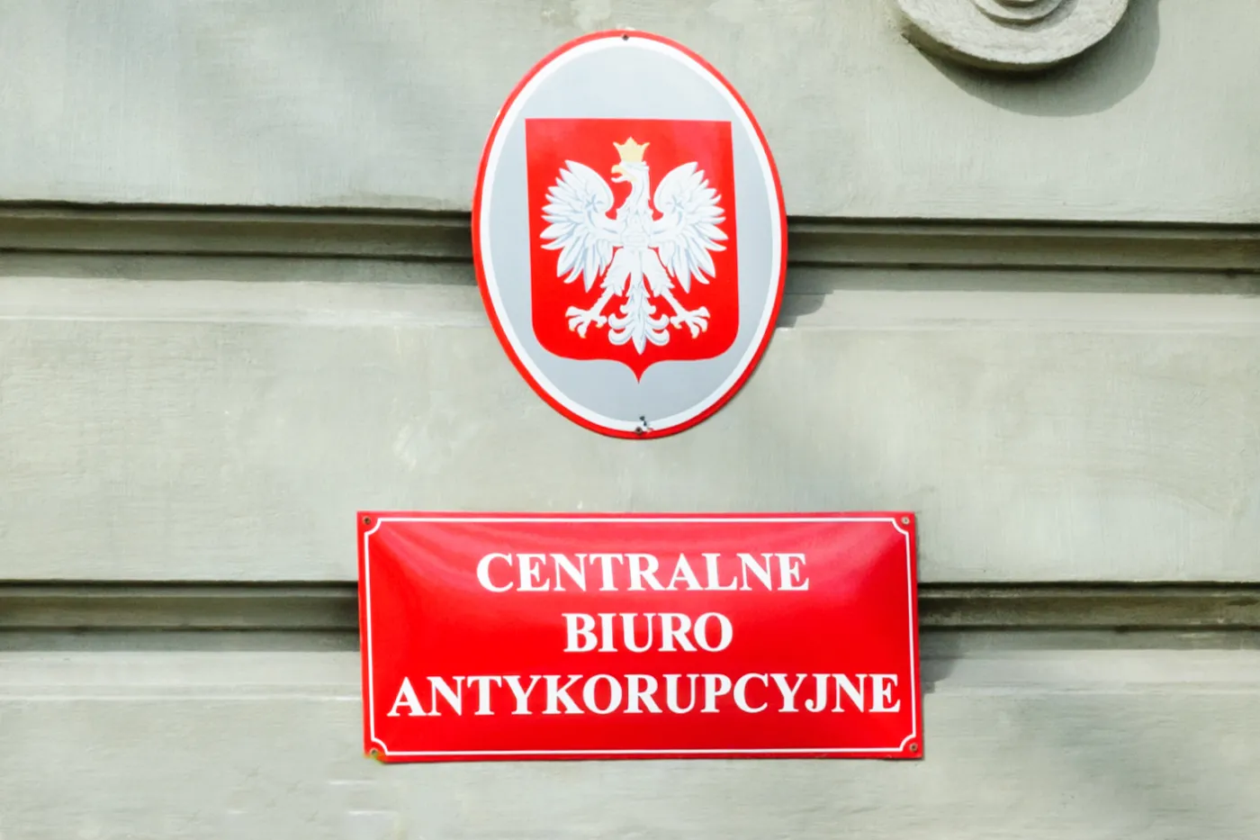 CBA wkracza do Bazy Lotnictwa Transportowego w Powidzu. 5 osób zatrzymanych