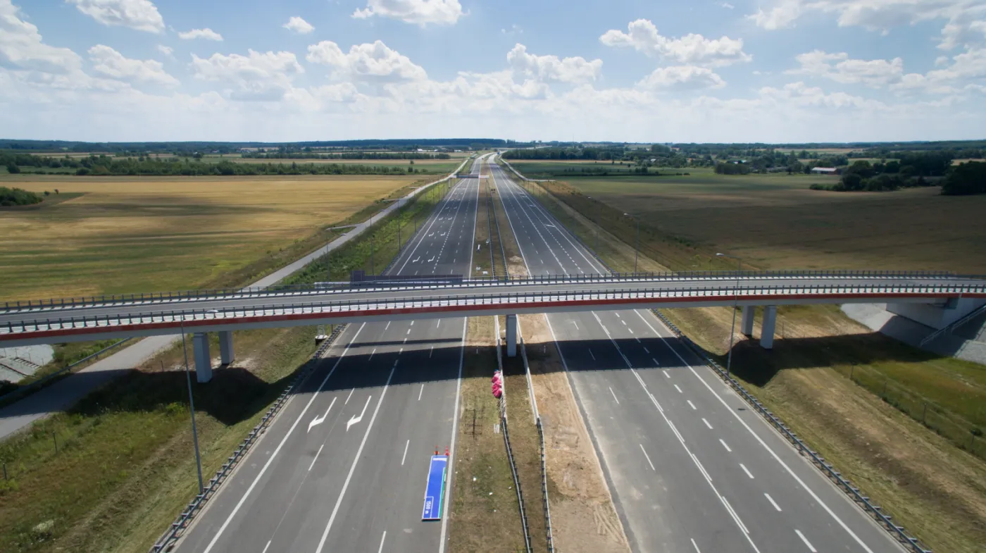 2594882-skrzyzowanie-autostrad-a1-i-a2.jpg
