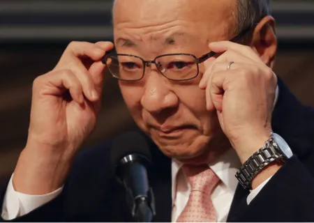 2605134-tatsumi-kimishima-skierowal-firme.jpg