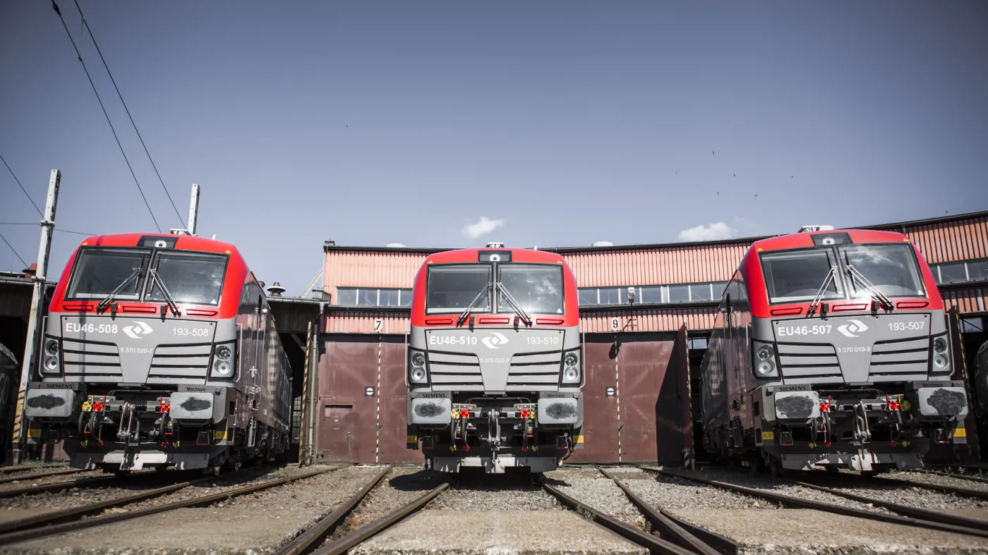 2616455-vectrony-pkp-cargo-w-lokomotywyni.jpg